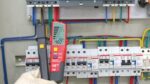 UNI-T UT18D Ανιχνευτής Τάσης Autorange AC/DC 6 έως 690V IP65, με Φωτιζόμενη Οθόνη LCD & Φακό - Image 3