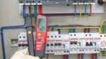 UNI-T UT18D Ανιχνευτής Τάσης Autorange AC/DC 6 έως 690V IP65, με Φωτιζόμενη Οθόνη LCD & Φακό - Image 3